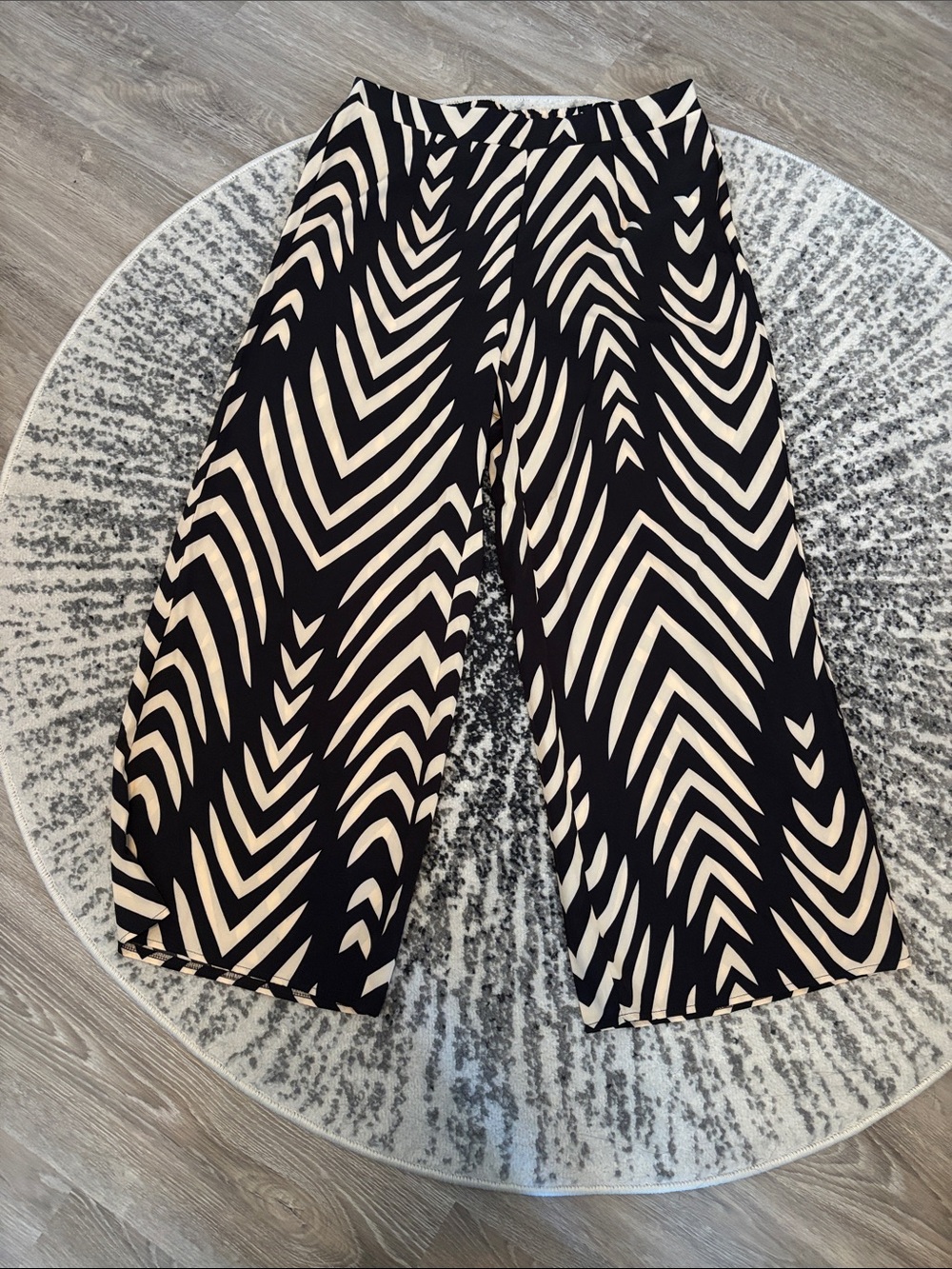 Wide-Leg Zebra Print Pants in Black and Cream - Picture 4 of 4
